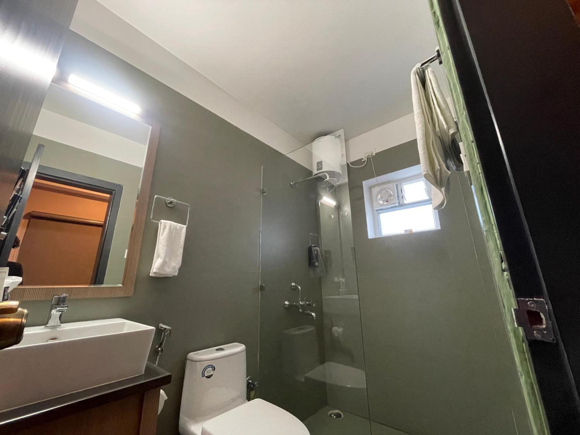 Hotel The Dibrugarh Address Zewnętrze zdjęcie
