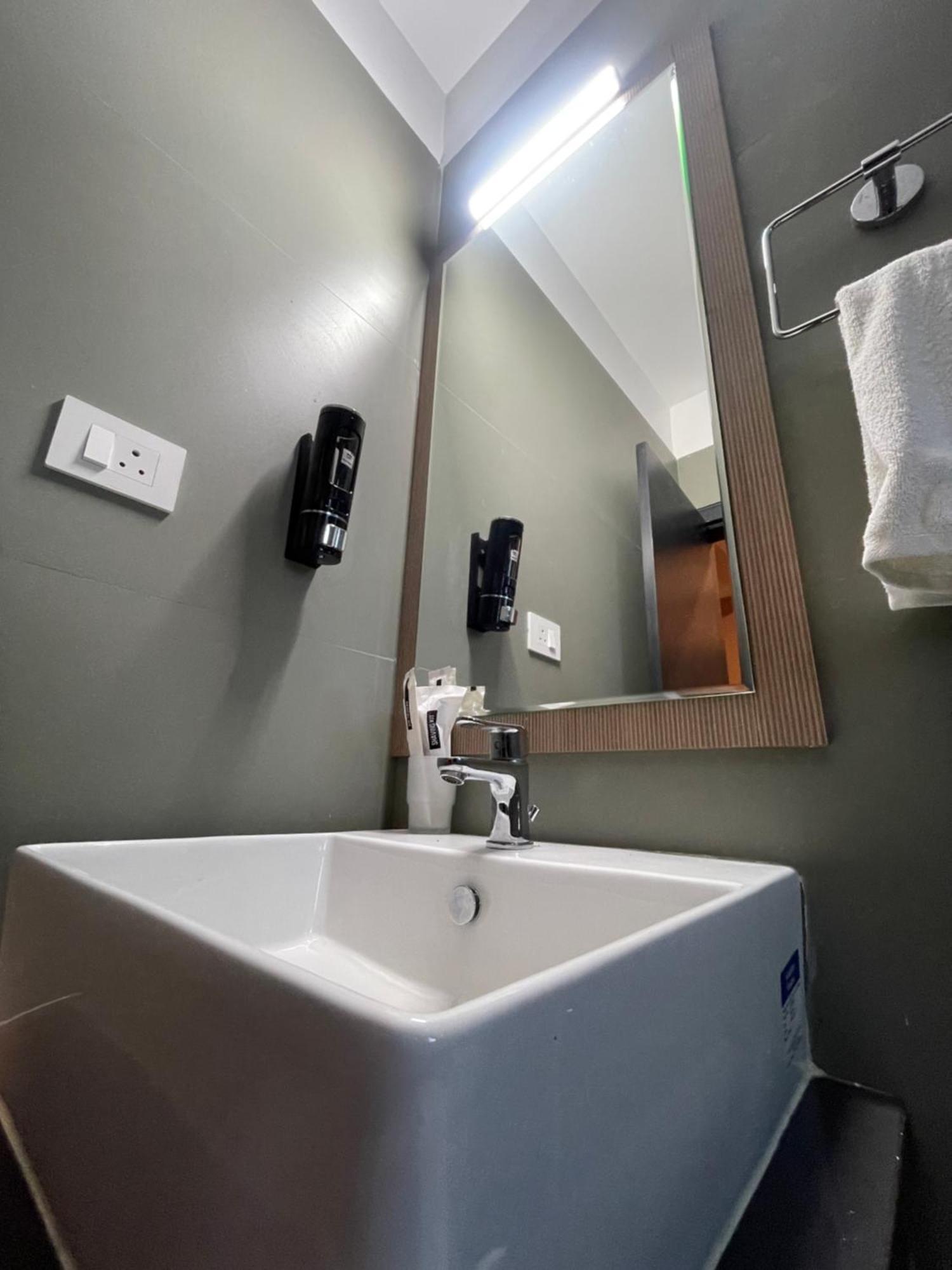 Hotel The Dibrugarh Address Zewnętrze zdjęcie