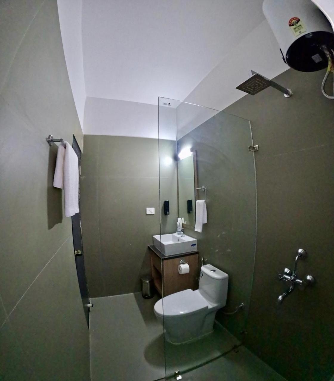 Hotel The Dibrugarh Address Zewnętrze zdjęcie